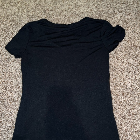 Mudd, medium women’s black v-neck t-shirt - Picture 4 of 5